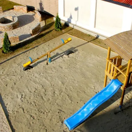 Zafir Apartman Sarvar Sarvar