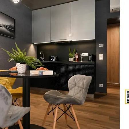 Apartment Zafir Apartman Sarvar *